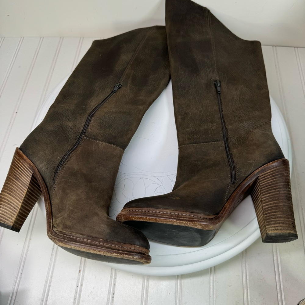 Vera Wang Chocolate Brown Leather Stack Heeled Bo… - image 2